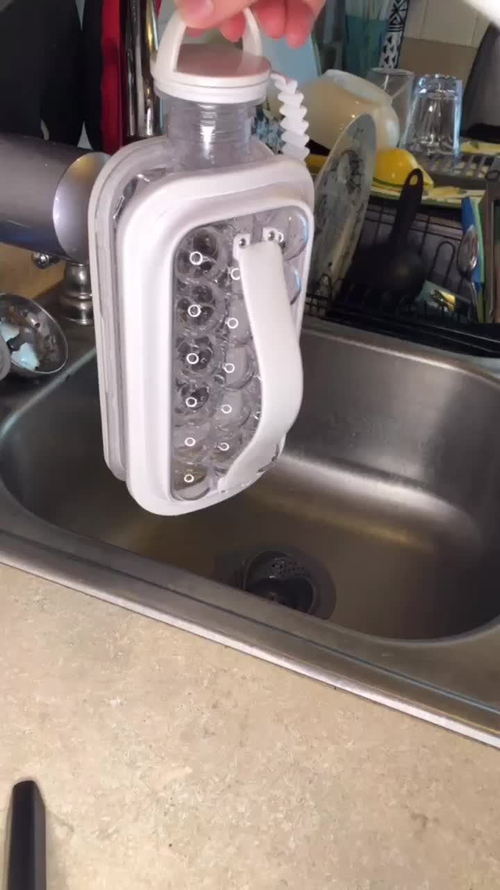 Part 1 So I couldn’t find the person who I saw try this out to tag so if it’s you leave a comment lol #tiktokfinds #uniquewaterbottle #coldasice