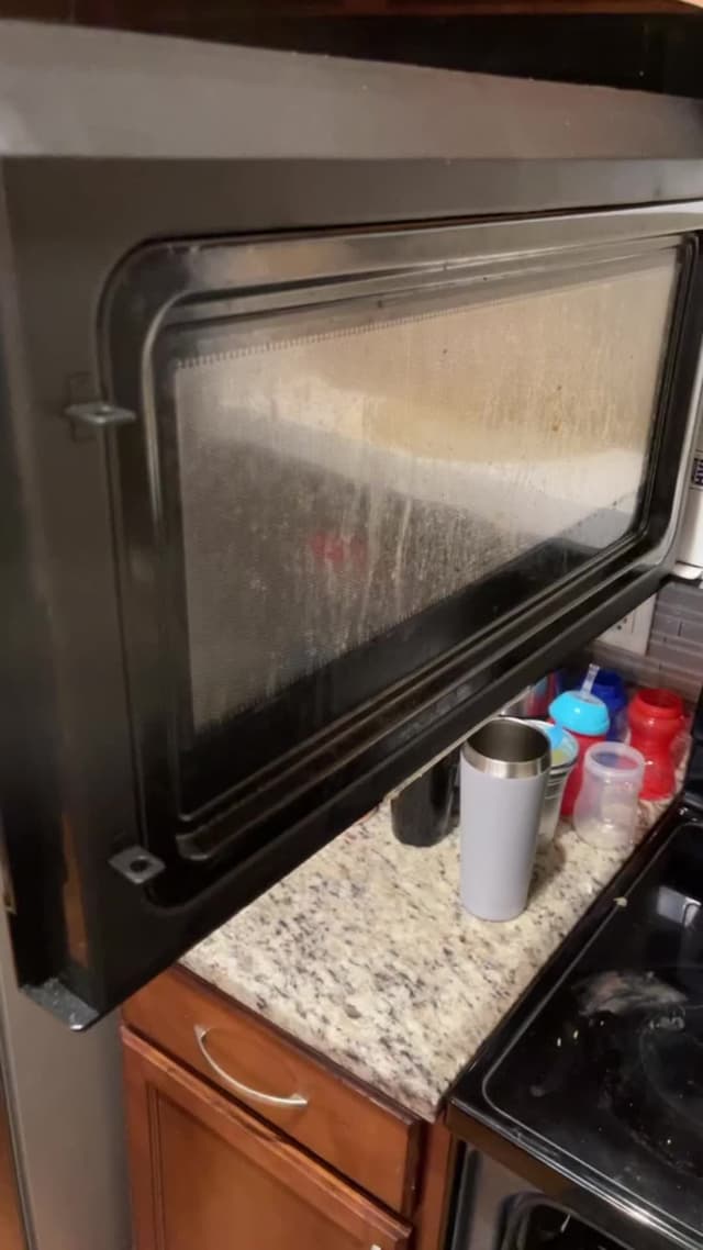 Move out process made easier compliments of CLEANEDTHOROUGHLY & my @clorox 😮💨💪🏾 If ya produce is growing inside of the cabinets, GET RID OF IT😭 #nojudgementzone #cleanedthoroughly #cleanersontiktok #cleanersoftiktok #CleanTok #cleanmachine #cloroxscentiva #cleanasmr #cloroxscentiva #clorox #cleaningmotivation #cleanliving #cleaners #cleaningtiktok #cleanfreshhype #cleaninghacks #cleanclean #oksoboom #moveout