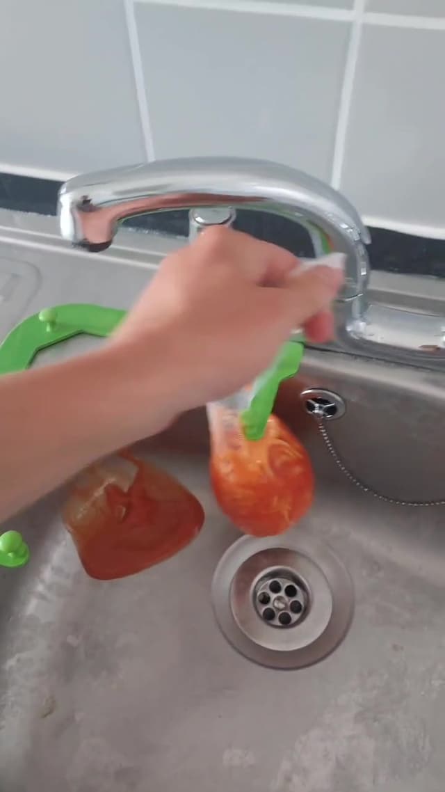 The sink strainer kills it again ✨️ #fyp #dailycleaningmotivation #CleanTalk #cleaningtiktok #tiktokmademebuyit #amazonmusthaves #amazonfinds