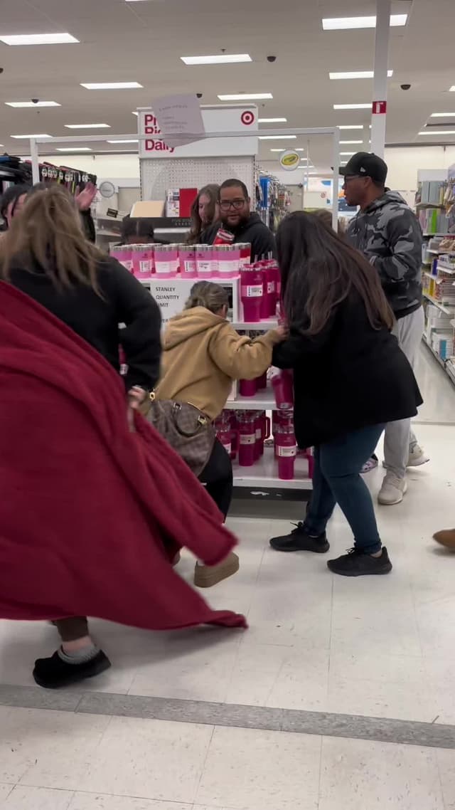 #fyp #fypシ゚viral #target #targetfinds #StanleyCup #stanley #stanleytarget #ValentinesDay #stanleyvalentinesday