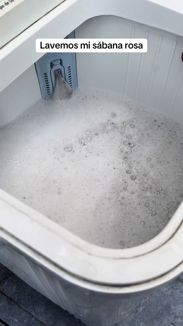 Lavando mi sabanas rosa #fyp #cleanliving #as #asmr #paratiiiiiiiiiiiiiiiiiiiiiiiiiiiiiii #asmrsounds #asmrvideo #limpieza #lentejas #lavado #LIMPIO #CleanEating #clean #cleaning #cleaninghacks #asmrviral #Lavadoras #capsulas #blanqueamiento #ParteFinal #soap #soapasmr #tik #tiktok #tiktokindia