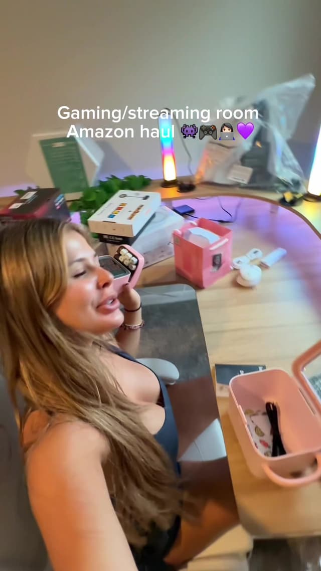 She’s a streamer 🤓 new side quest unlocked 🤝🏼 storefront is 🔗 in my bioo hehe. What else should I get? I need all the help I can get.                         #GamingSetup #gameroom #streamingsetup #streamingroom #haul #amazonmusthaves #amazonhaul #fyp #desksetup 